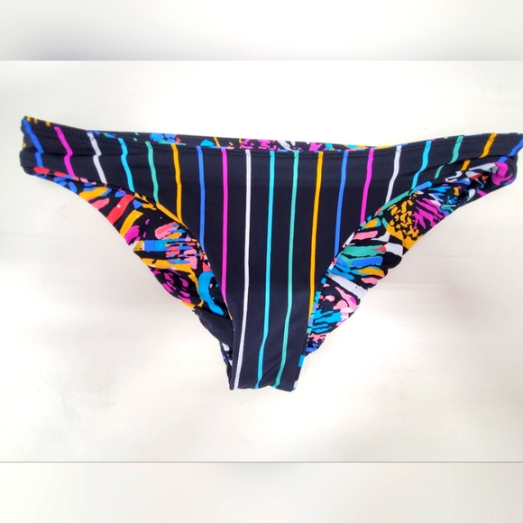 VERA BRADLEY REVERSIBLE 2 PIECE SWIMSUIT - Picture 10 of 14
